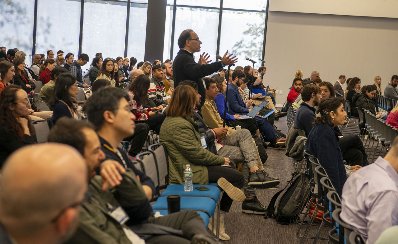 Attendee asking a question during a session at the 2023 Gene and Cell Therapy Research Symposium